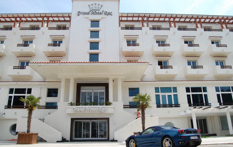 Hotelul ”Rex” din Mamaia se vinde cu 14.000.000 de euro. Cât a oferit Gigi Becali / EXCLUSIV
