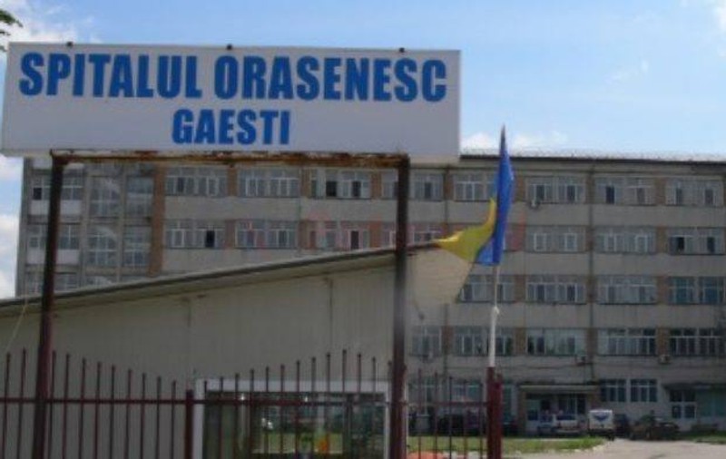 Gărzi cu un singur medic la 100 de pacienți la spitalul COVID din Găești. Conducerea strânge bani din donații pentru medicamente