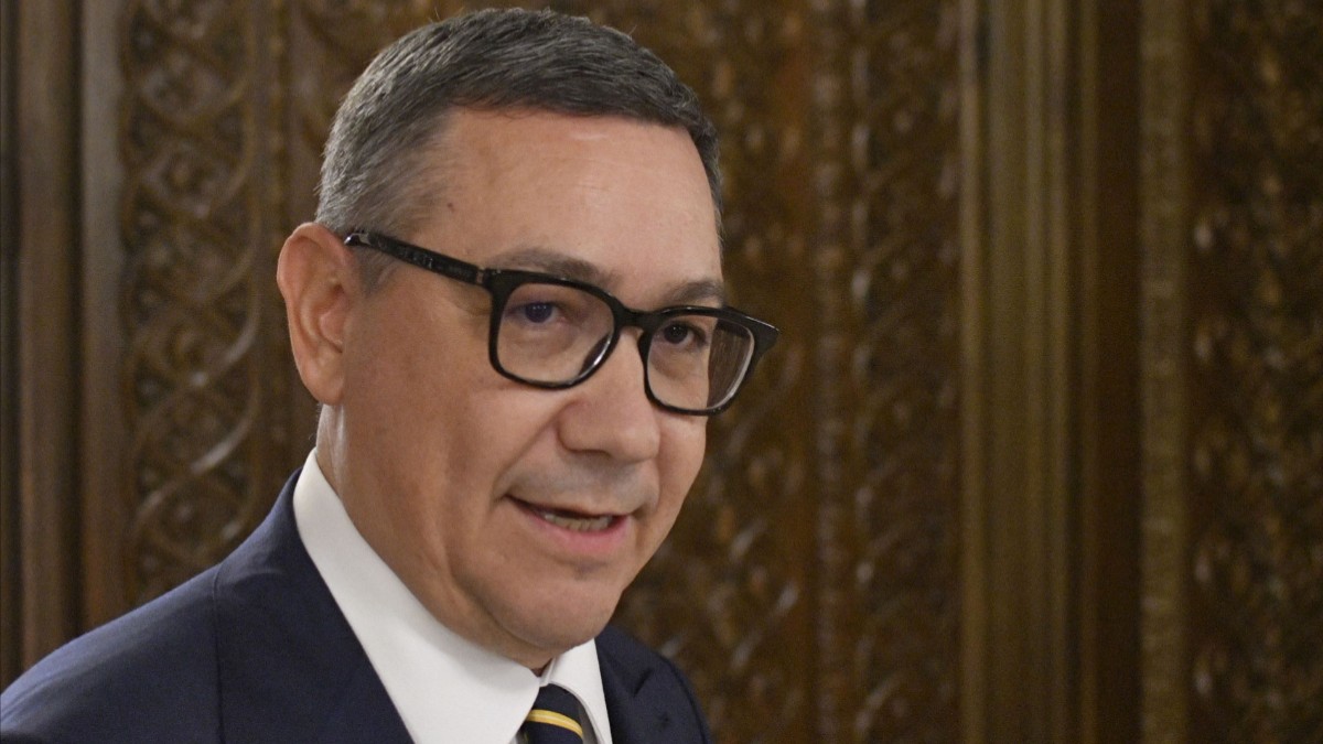 În imagine este ilustrat Victor Ponta, în costum negru și cămașă albă