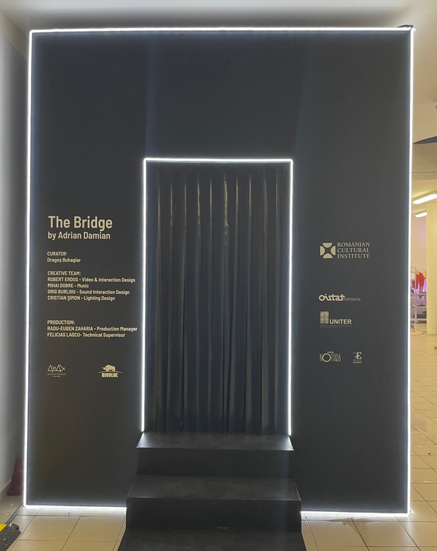 Cum arată „The Bridge”, creația unui român și una dintre cele mai apreciate instalații de la festivalul internațional de artă de la Praga