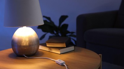 Românii plătesc cel mai scump curent. În restul țărilor din UE, facturile pentru energie electrică au scăzut în medie cu 5,4%, în 2025