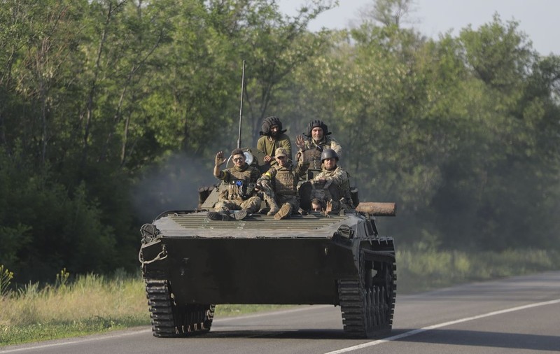 Cum își sprijină ucrainenii obișnuiți armata: 5,5 milioane de dolari, strânși în doar 9 ore. Pentru ce sunt banii