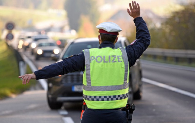 Un român cu un Audi A6 a intrat în Germania și a fost arestat pe loc. Prietenii l-au scăpat de închisoare cu 1.600 de euro