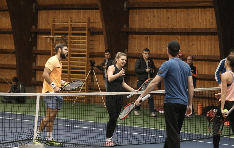 Simona Halep se antrenează în România. A primit o nuielușă de Moș Nicolae! Rămâne fără Cahill?| GALERIE FOTO