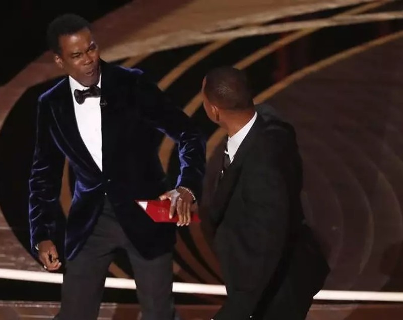 Chris Rock, ironii despre momentul în care Will Smith l-a pălmuit la Oscar: „M-a lovit atât de tare, încât aud încontinuu în cap «Summertime»”