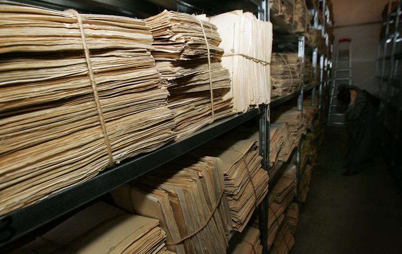 SRI predă 3.500 de documente la CNSAS. Eduard Hellvig: „Predarea întregii arhive, un obiectiv al mandatului meu”