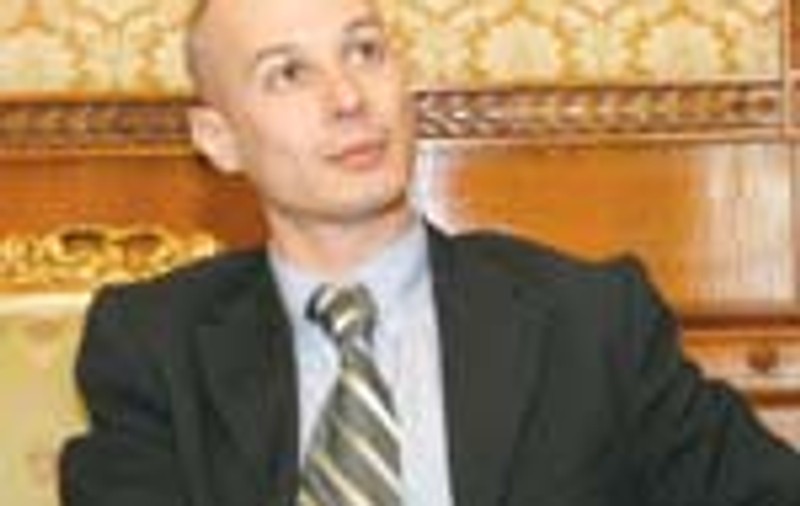 Bogdan Olteanu a dat 10.000 € pe doua desene