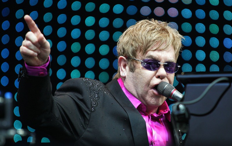 Elton John a făcut dragoste cu agentul KGB care-l supraveghea: „Pe acoperișul unui hotel”