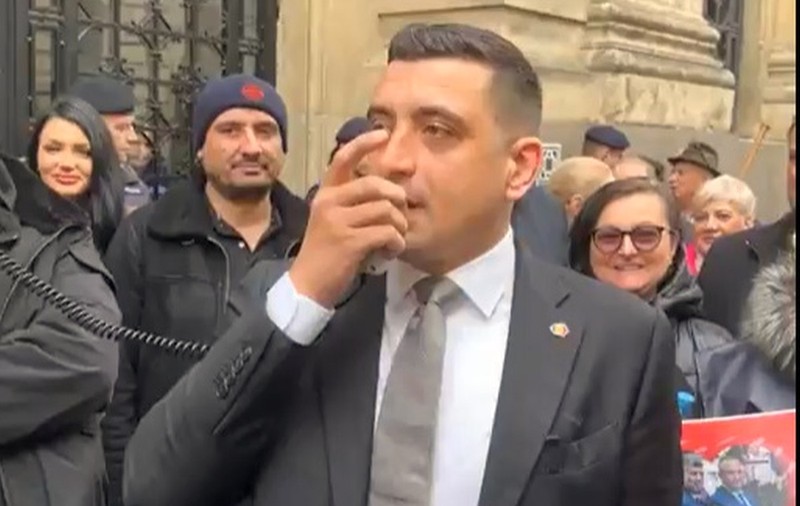 Protest AUR la sediul AEP faţă de comasarea alegerilor. Toni Greblă: Cred că PSD și PNL au renunţat la comasare