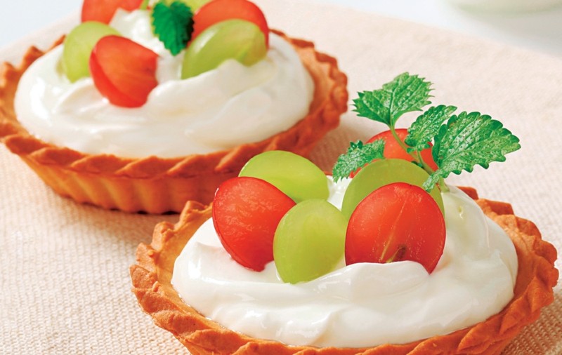 REŢETĂ: Tarte cu iaurt şi struguri