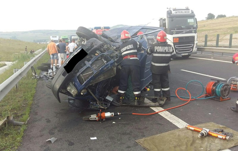 VIDEO| Accident pe A1 în județul Sibiu. O persoană a decedat și alte două au fost rănite grav