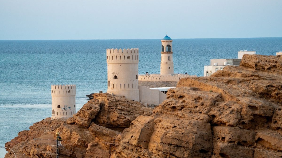 Turnurile de veghe din orașul costier Sur, din Oman