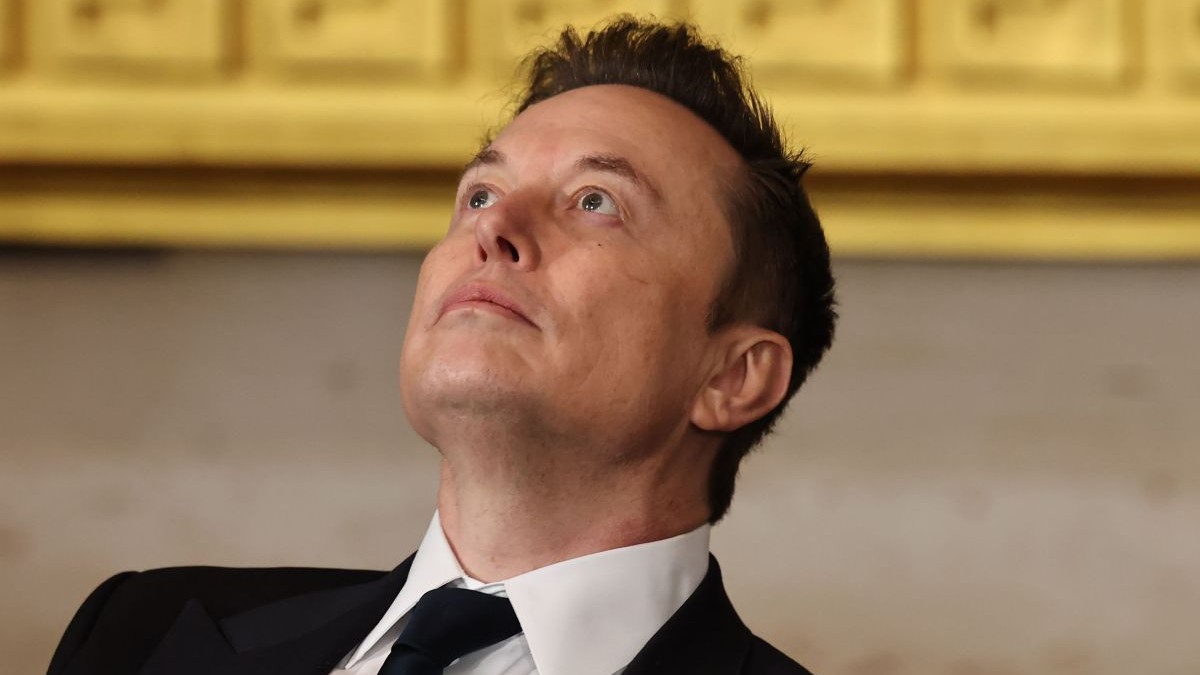CEO-ul Telsa, SpaceX și X, Elon Musk, surprins uitându-se în sus, gânditor, la inaugurarea președintelui ales al SUA, Donald Trump, în Rotunda Capitoliului SUA, pe 20 ianuarie 2025, la Washington, DC