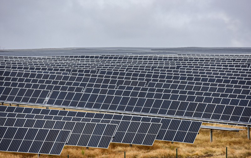 România, pe cale să piardă un nou proces internațional. Zece investitori au reclamat la Washington tăierea subvențiilor la energia regenerabilă