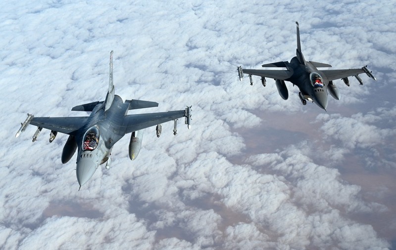 Olanda „ia serios în considerare" să înarmeze Ucraina cu avioane F-16. Câte astfel de aparate de luptă ar putea ajunge la Kiev