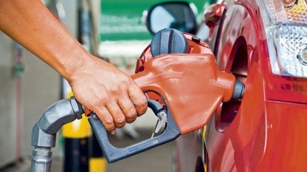 Prețul petrolului este în creștere, ceea ce ar putea antrena și creșterea prețurilor la carburanți