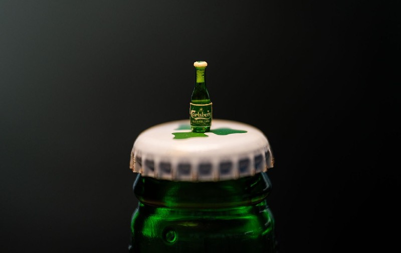 Cea mai mică sticlă de bere din lume este cât o boabă de orez și are doar o picătură de bere fără alcool