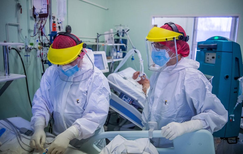 Studiu: Angajații din domeniul medical care au avut COVID pot dezvolta imunitate de cel puțin 5 luni