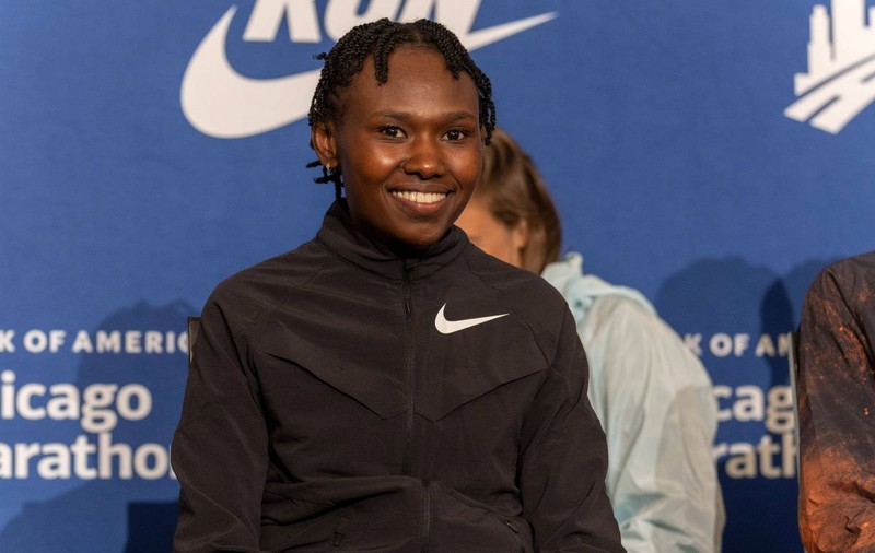 Ruth Chepngetich, din Kenya, prima femeie care aleargă un maraton sub două ore și zece minute