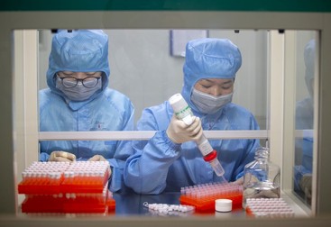 Chinezii au demarat războiul împotriva virusului în care fiecare minut şi secundă contează FOTO: EPA