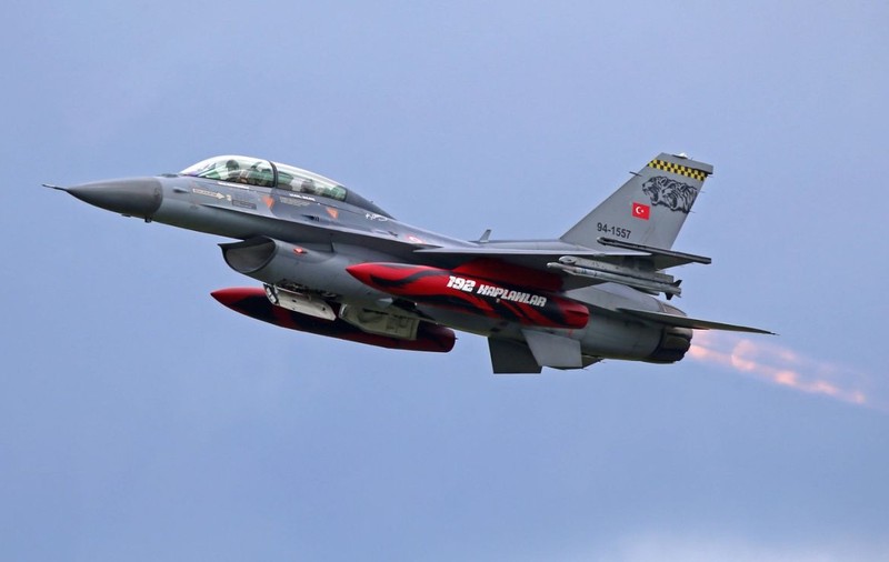 Turcia a răspuns cu lovituri aeriene asupra unor ținte PKK din Siria și Irak, după atacul terorist de lângă Ankara soldat cu mai mulți morți