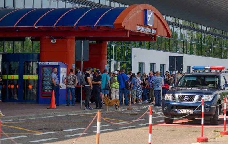 Filmul atacului de pe aeroportul din Chișinău. Cum s-au derulat evenimentele și cât a durat capturarea agresorului