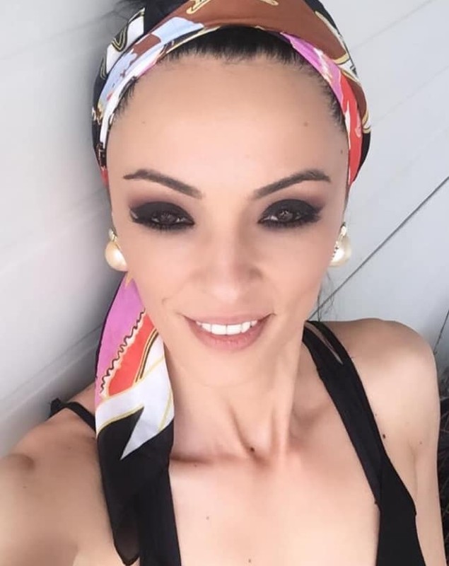 Boala de care suferă Cosmina Păsărin. De ce poartă mereu un batic pe cap. „Nu ştie nimeni despre asta şi nici nu-mi place să vorbesc despre suferinţa mea”