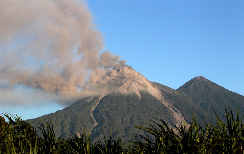 Explozii în lanț ale unui vulcan din Guatemala. Cenușa a fost aruncată la 4.700 de metri înălțime