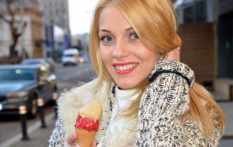Andreea Ibacka linge îngheţata! Cabral imortalizează fiecare moment | FOTO