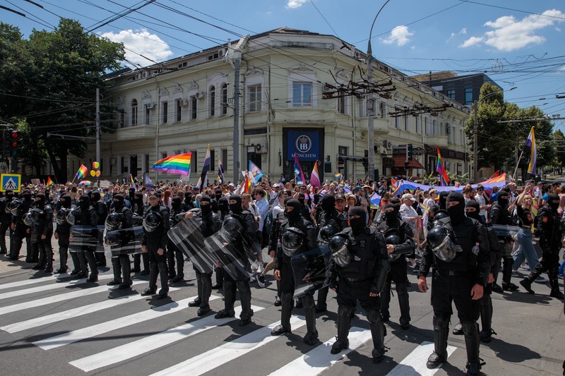Trupele de carabinieri sunt echipate până-n dinți