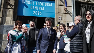 Nicușor Dan în fața BEC, după depunerea candidaturii la prezidențiale - 7 martie 2025.  Foto Vlad Chirea/Libertatea