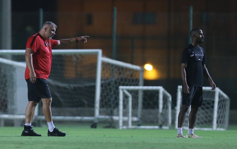 Cosmin Olăroiu, demis de la Al Ahli Dubai!