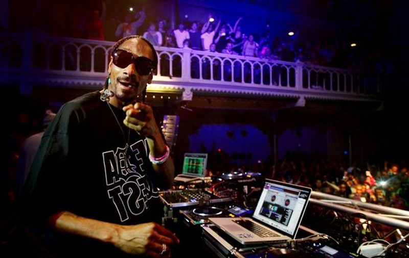 Karl Lagerfeld a regizat cel mai nou videoclip al lui Snoop Dogg