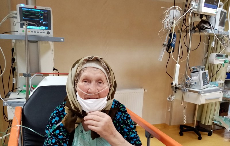 O bunicuță i-a impresionat pe medicii de la Spitalul Județean din Suceava. Cum s-a prezentat femeia la spital