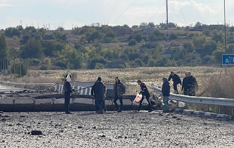 Rusia și Ucraina au făcut un nou schimb de prizonieri, unii eliberați din „colonia masacrului”, Olenivka: „Îi vom aduce pe toți înapoi!”