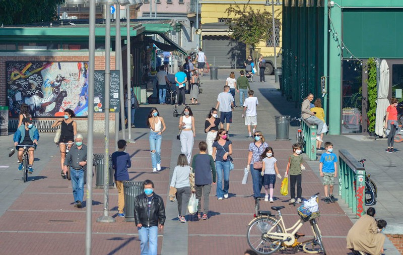 Imaginile care l-au înfuriat pe primarul din Milano: “Fie lucrurile se schimbă, fie vă închid”
