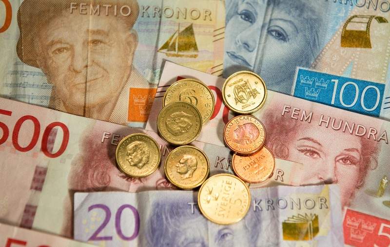 Suedia ar putea deveni prima țară fără bani cash. “Oamenii nu vor să atingă monede și bancnote”