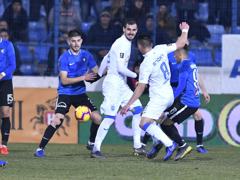 Elvir Koljic si Bas Edo Kuipers in meciul de fotbal dintre FC Viitorul si Universitatea Craiova, contand pentru Liga 1 Betano, desfasurat pe Stadionul central al Academiei Gheorghe Hagi din Ovidiu, duminica 3 februarie 2019. © FOTO Razvan Pasarica/SPORT PICTURES
