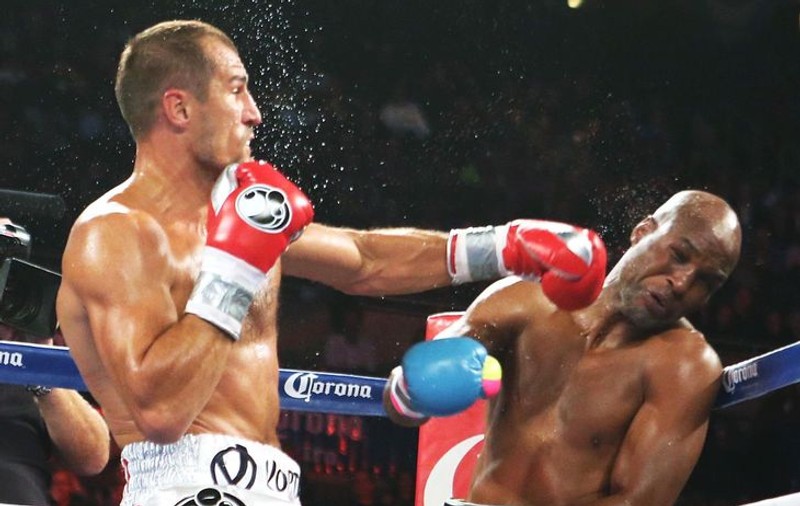 VIDEO/ Rusul Sergey Kovalev a ”tras cortina” peste legenda Bernard Hopkins