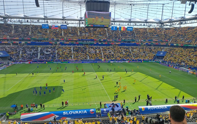 „Tricolorii”, primiți cu urale în momentul în care au intrat pe Frankfurt Arena: „România, România”