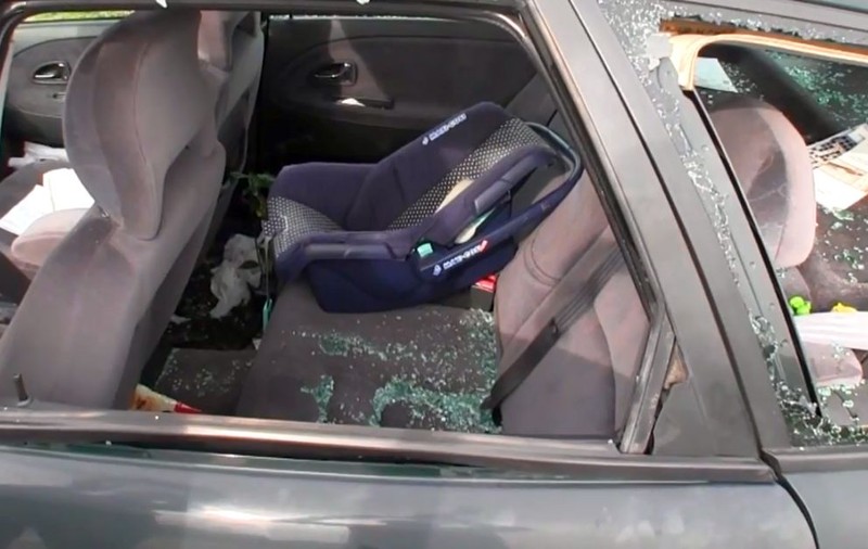 Accident bizar în Cluj! O femeie și doi copii, răniți după ce explozia unui pneu a spart geamul unei mașini | VIDEO 