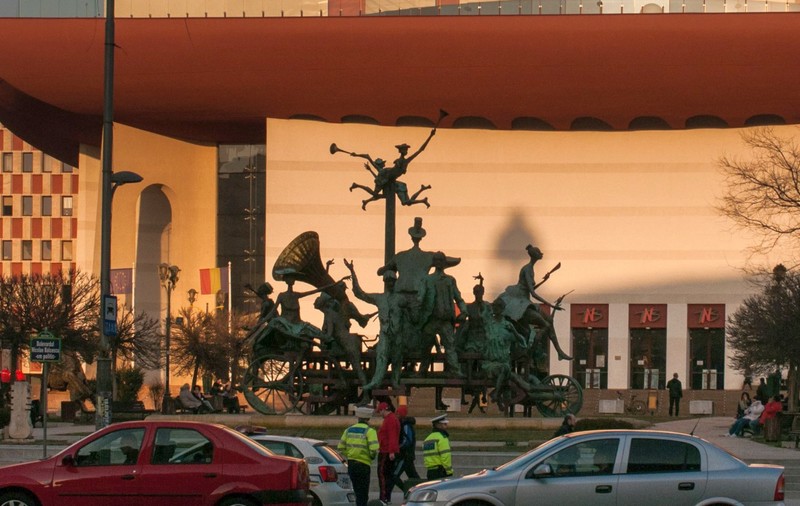 Sculptorul Ioan Bolborea, anchetat pentru înşelăciune, după ce ar fi realizat mai multe monumente din București din „materiale inferioare”. La cât se ridică prejudiciul