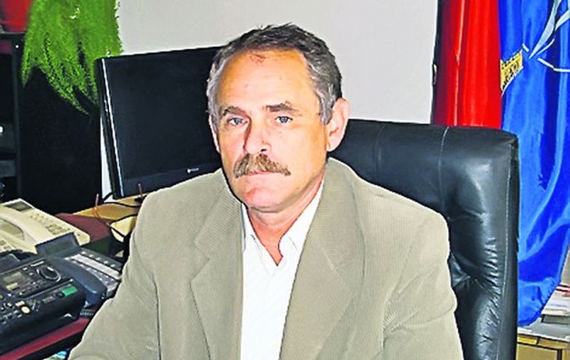 Localnicii din oraşul natal al soţiei lui Mircea Radu, în frunte cu primarul, sunt extaziaţi de vestea că prezentatorul va deveni tătic: «De ce s-au căsătorit? Să facă urmaşi, nu!?»