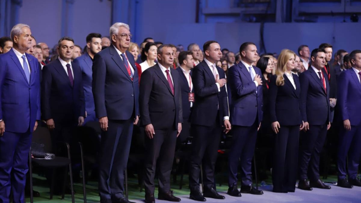Membrii PSD, în timpul congresului de la București, în primele rânduri sunt Sorin Grindeanu, Olguța Vasilescu, Daniel Băluță