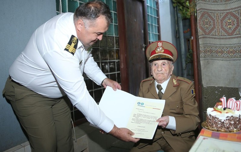 Românul avansat în grad de Regele Mihai, care a luptat în Al Doilea Război Mondial, a dezvăluit secretul longevității la 101 ani