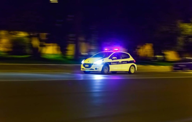 Țara din Europa în care semnul cu farurile pentru a semnaliza prezența poliției te poate trimite 5 ani în închisoare