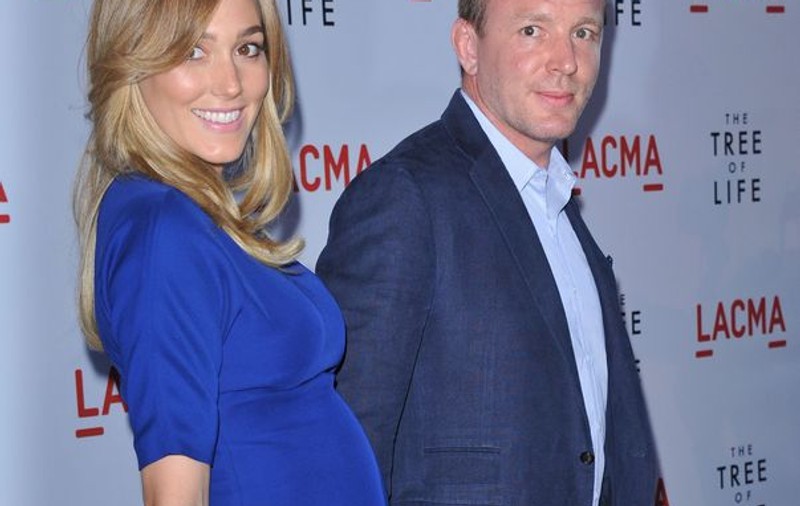 Guy Ritchie, fostul soț al Madonnei, a devenit din nou tată