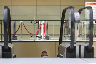 Klaus Iohannis la metrou | Foto: Inquam Photos, Octav Ganea