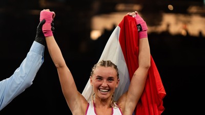 Putere, pasiune și meciuri de legendă: prima semifinală HELL Boxing Kings a strălucit datorită victoriei lui Istenes și loviturilor grele ale lui Adenubi