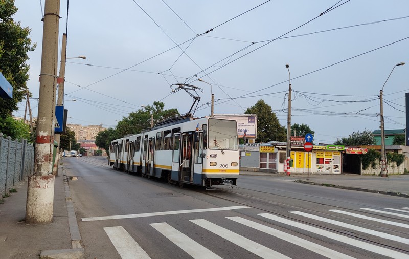 Tânără prinsă sub tramvai, în București. Circulația garniturilor în zona Calea Ferentari, blocată câteva ore
